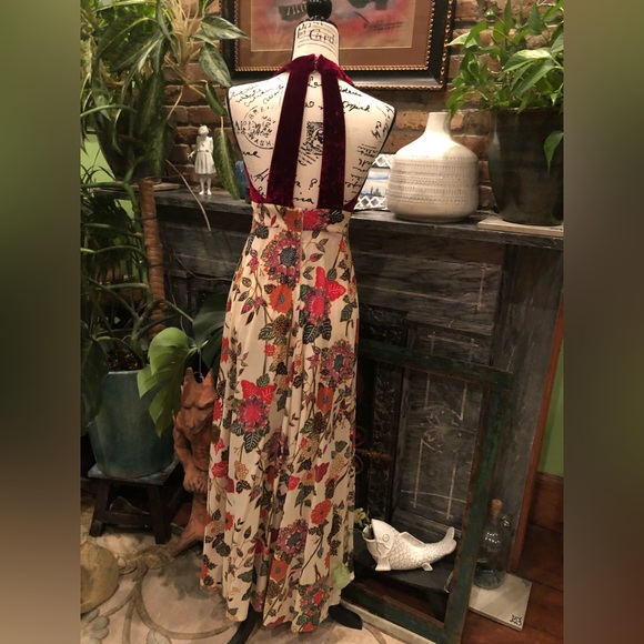 Vintage 1970s floorlength gown with Empire waist and velvet halter style top - Picture 3 of 11